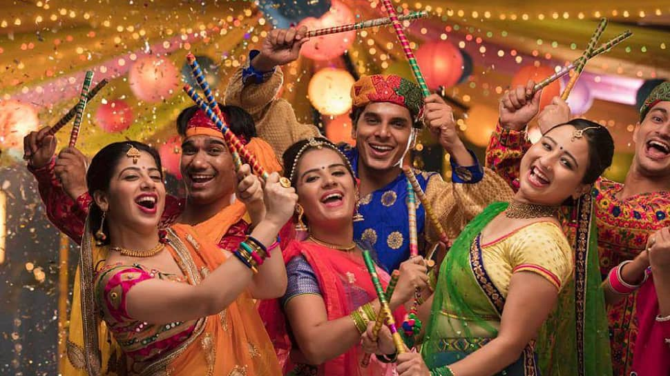 Still wondering where to go for the BEST Dandiya Night in Delhi? Read on