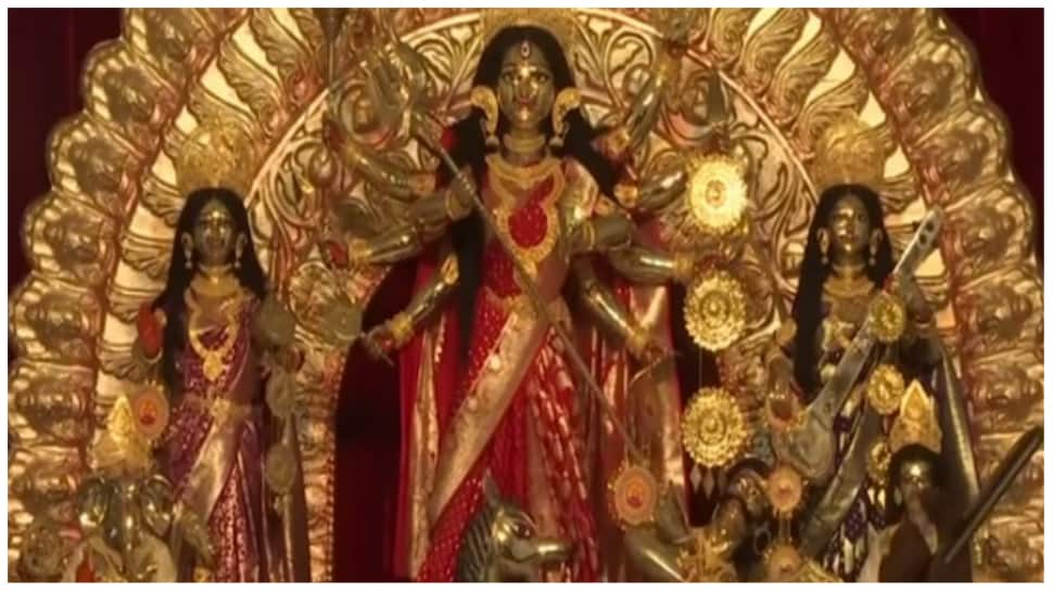 Durga Puja: 1,000-kg idol installed at Kolkata pandal, heaviest in 78 years