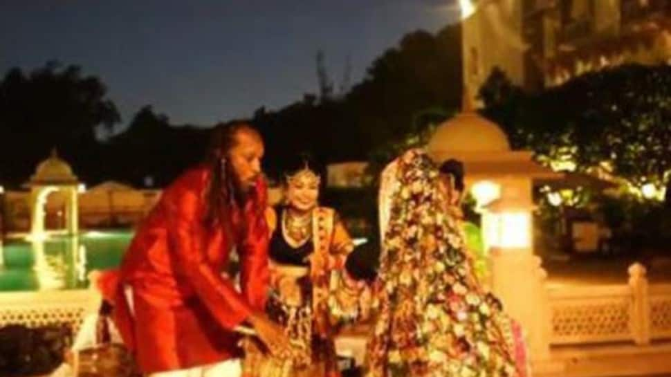 WATCH: Chris Gayle dances to dhol beats in Rajasthan to celebrate Navratri with Virender Sehwag and teammates