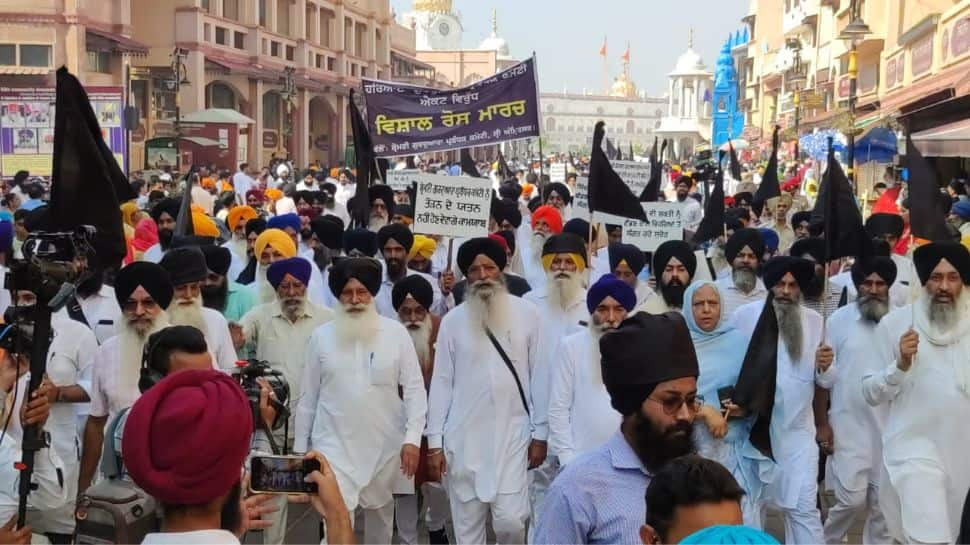 SGPC blames govt for adopting biased standards