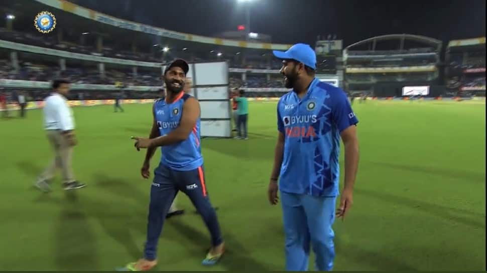 IND vs SA 3rd T20: After fights in Australia series, Dinesh Karthik-Rohit Sharma BROMANCE goes viral, WATCH