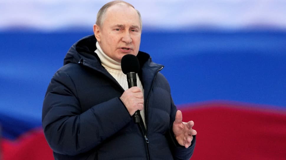 In defiance of international law, Vladimir Putin signs laws annexing four Ukrainian regions