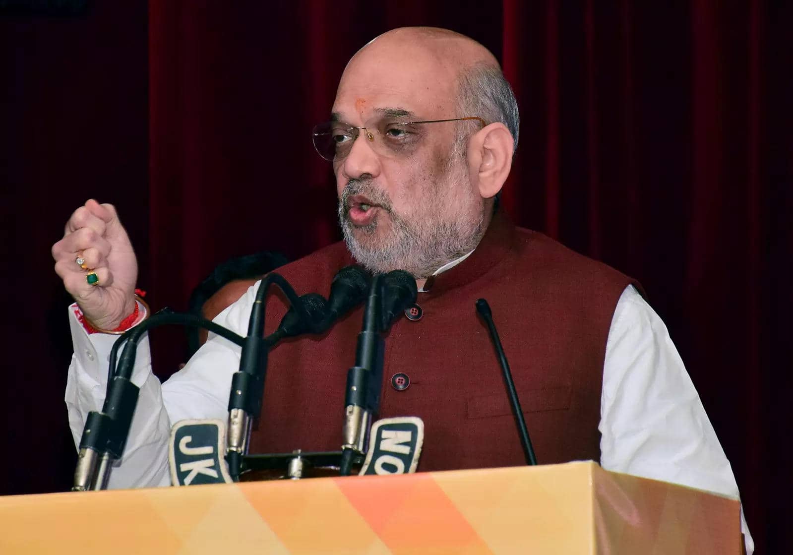 Desh Superfast: 3 families ruled for 70 years - Amit Shah | Zee News