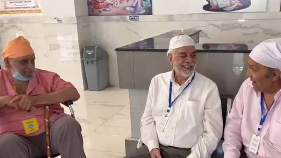 Dosti beyond borders: Indian great Bishan Singh Bedi meets Pakistani friend and legend Intikhab Alam at Kartarpur, VIDEO wins internet