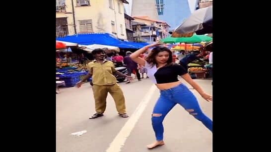 Viral Video: Girl dances to Sushmita Sen&#039;s Dilbar song on street, auto-rickshaw driver joins her- WATCH