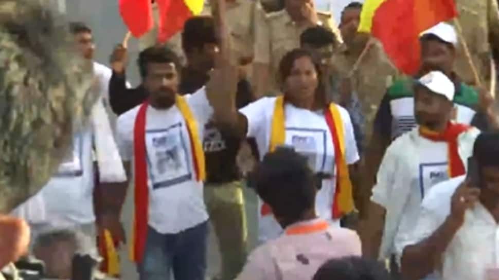 Bharat Jodo Yatra: Karnataka cops detain Congress party workers for wearing 'PayCM' t-shirts - Vimarsana News