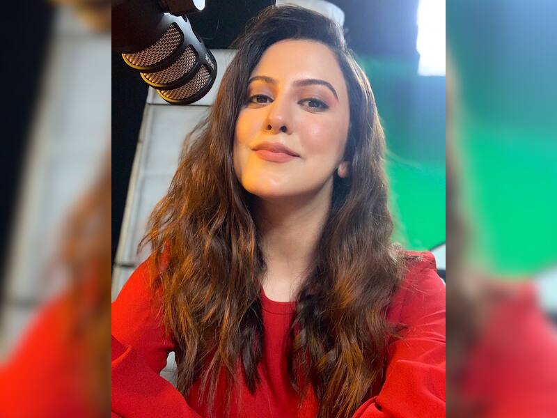 Meet Pakistan's Mayanti Langer: Beautiful cricket presenter Roha Nadeem ...