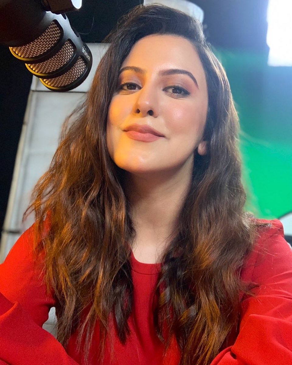 Miss Roha Meet Pakistan's Mayanti Langer: Beautiful cricket presenter Roha Nadeem ...