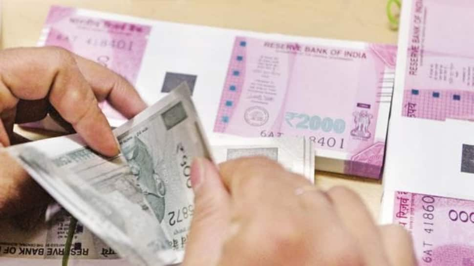 Karnataka cop &#039;steals&#039; Rs 10 lakh from seized amount, arrested