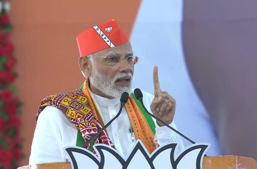 Gujarat will not allow 'Urban Naxals' to destroy lives of youth: PM Modi indirectly attacks AAP Gujarat will not allow 'Urban Naxals' to destroy lives of youth: PM Modi indirectly attacks AAP