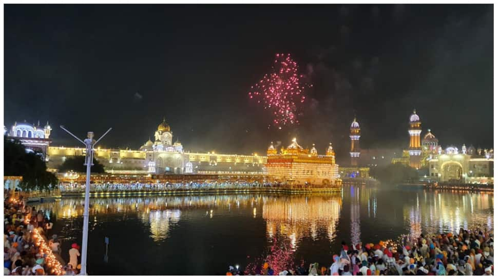 Golden Temple shines amid fireworks on the occasion of Parkash Purab- WATCH