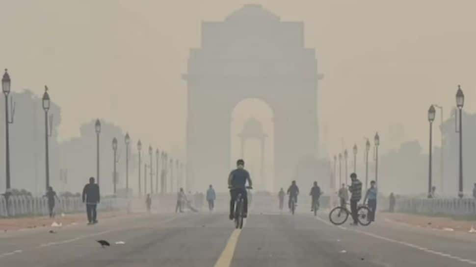 Delhi-NCR weather: Capital wakes up to fog, health experts raise concerns