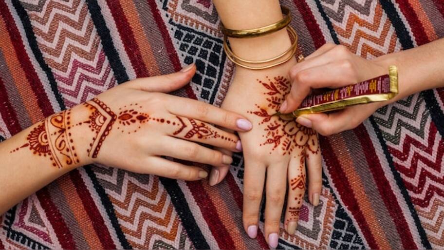 Chemical mehendi causes rashes, should be avoided | Beauty/Fashion News ...