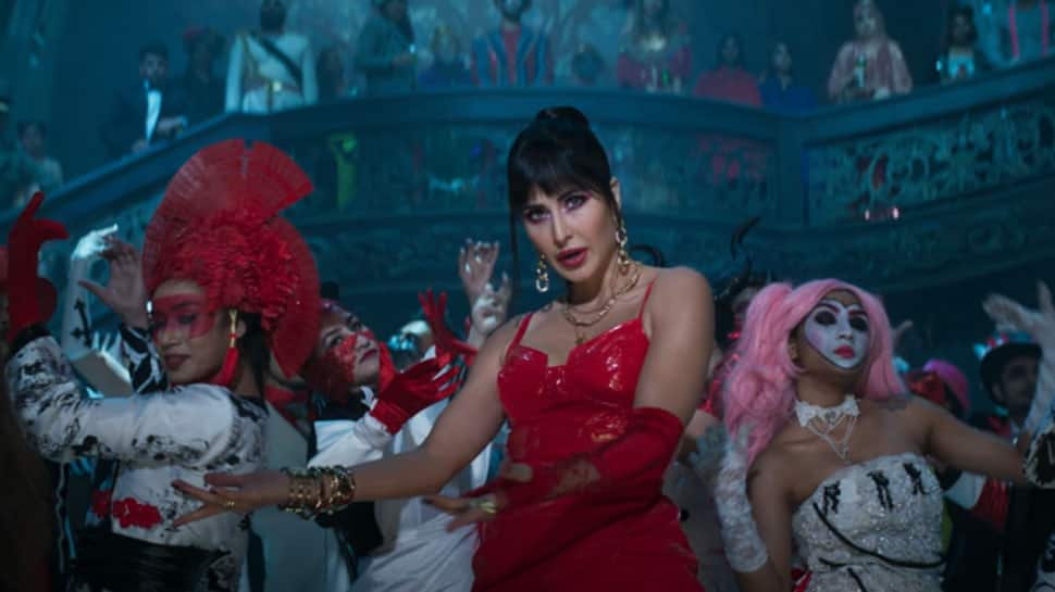 Phone Bhoot song Kinna Sona: Katrina Kaif tunes in her HOT avatar in this Punjabi dance number - Watch
