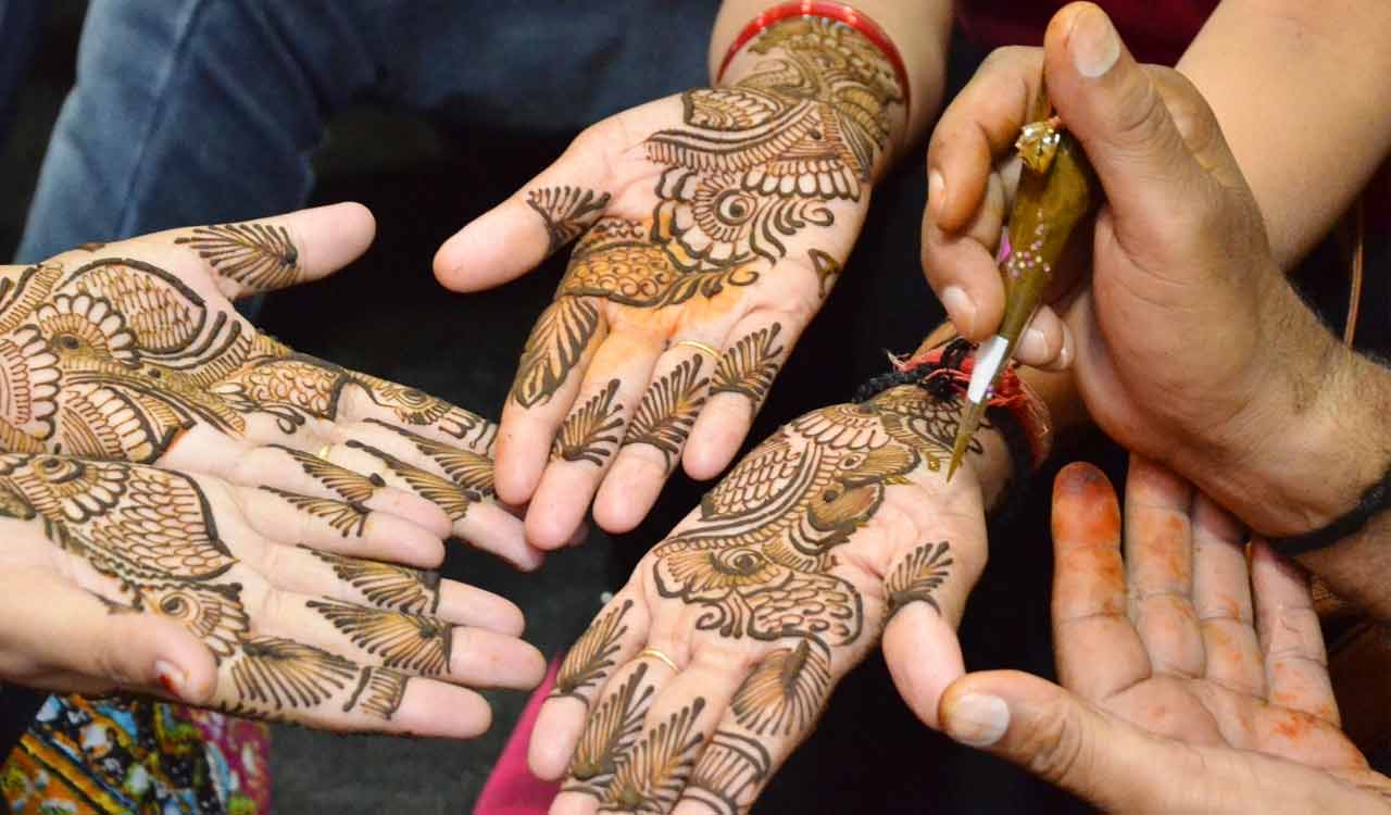 Simple Mehndi Design Stock Photos - Free & Royalty-Free Stock Photos from  Dreamstime