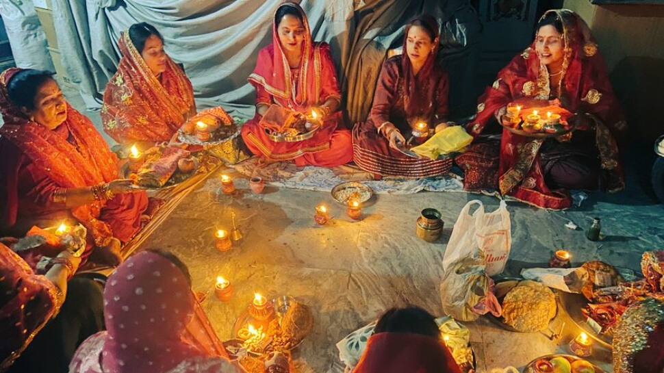 Karwa Chauth 2022: Women in Delhi prayed for husbands&#039;&#039; long life