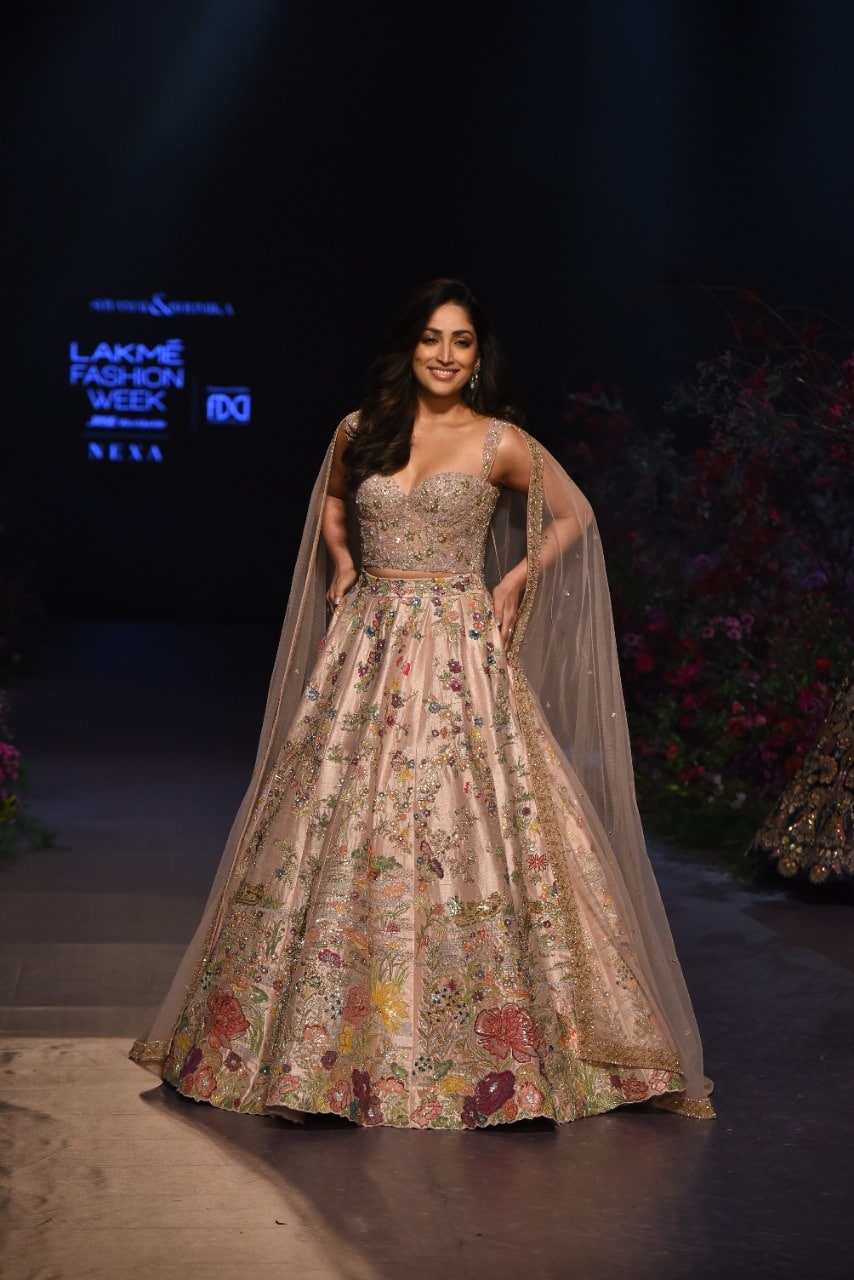 Yami Gautam looks stunning in a pale blush pink lehenga as she turns showstopper at Lakme Fashion Week: In Pics | News | Zee News