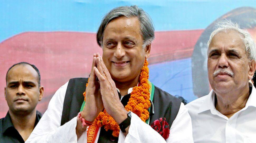 &#039;Youngsters who want change in Congress with me, seniors backing Mallikarjun Kharge&#039;: Shashi Tharoor