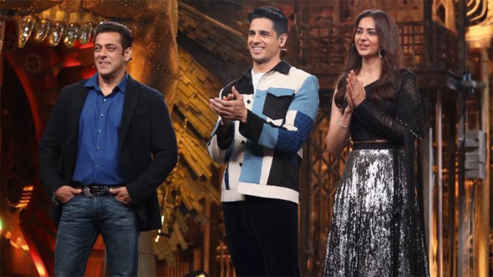 Amid wedding rumours, Salman Khan teases Sidharth Malhotra with Kiara Advani&#039;s name on &#039;Bigg Boss 16&#039;, video goes viral