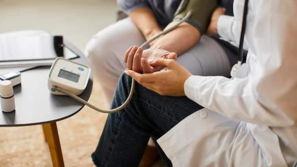 Research: Women have lower &#039;&#039;normal&#039;&#039; blood pressure range than men 