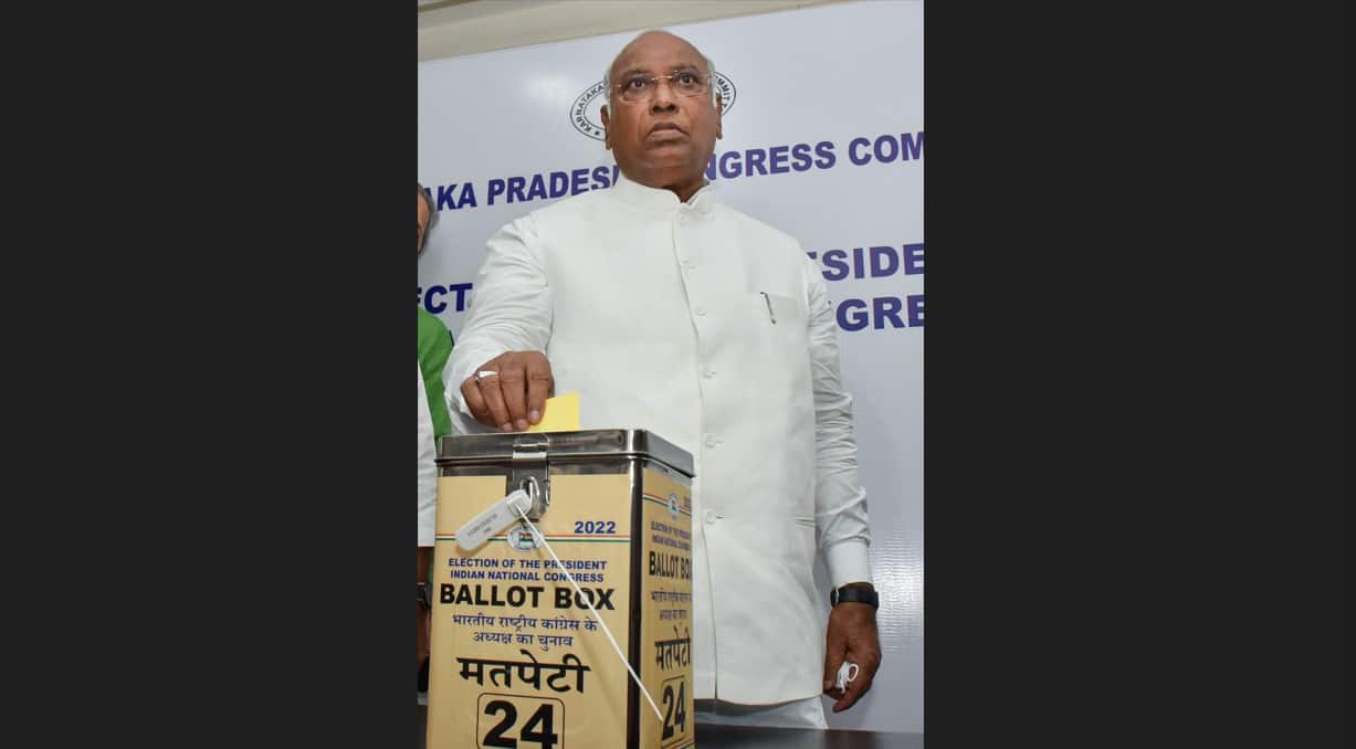 AICC Presidential candidate Mallikarjun Kharge casts his vote in Bengaluru