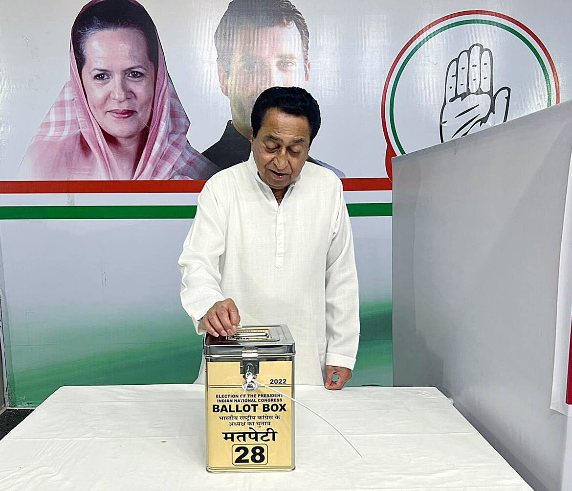 Kamal Nath casts his vote for Congress Presidential Election in Bhopal