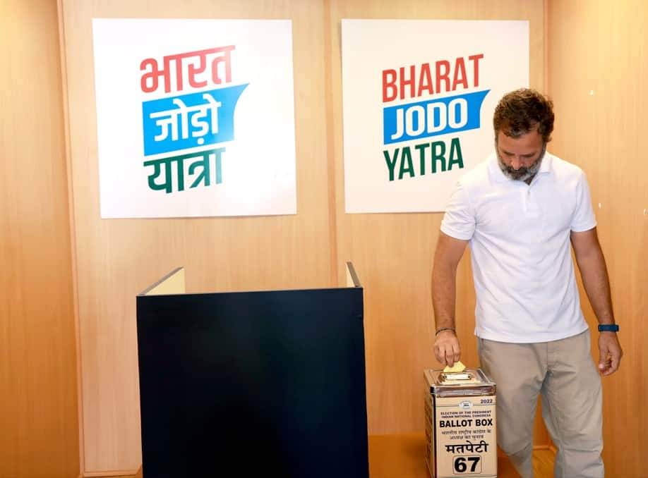 Congress leader Rahul Gandhi casts his vote for the party's Presidential polls