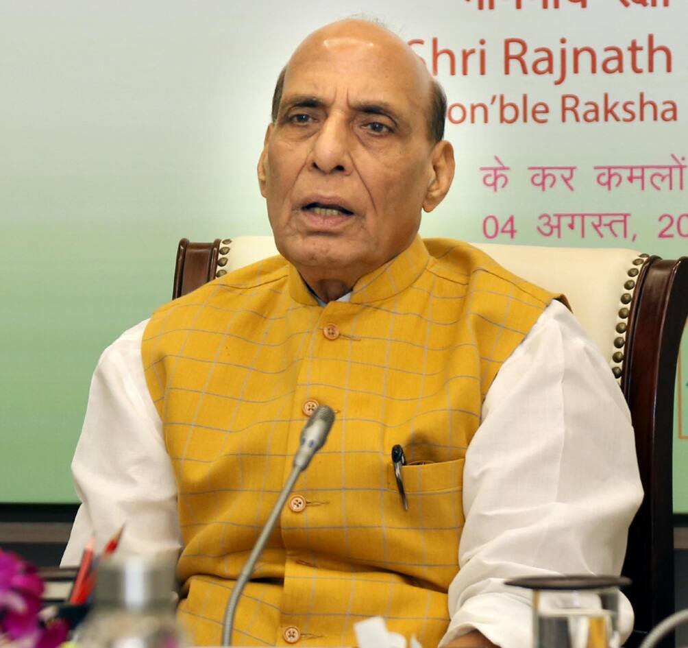 Rajnath Singh called PM Modi the second Gandhi | Zee News