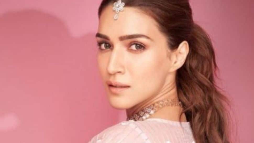 Kriti Sanon to host special Diwali party for B-town friends this year! 