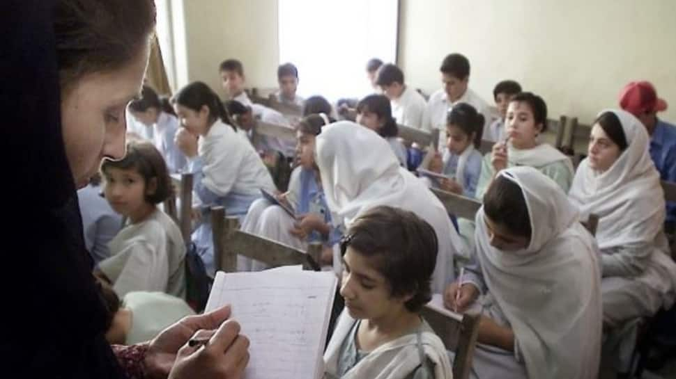 Pakistan: More than 600 women teachers denied salaries since two years in Muzaffargarh