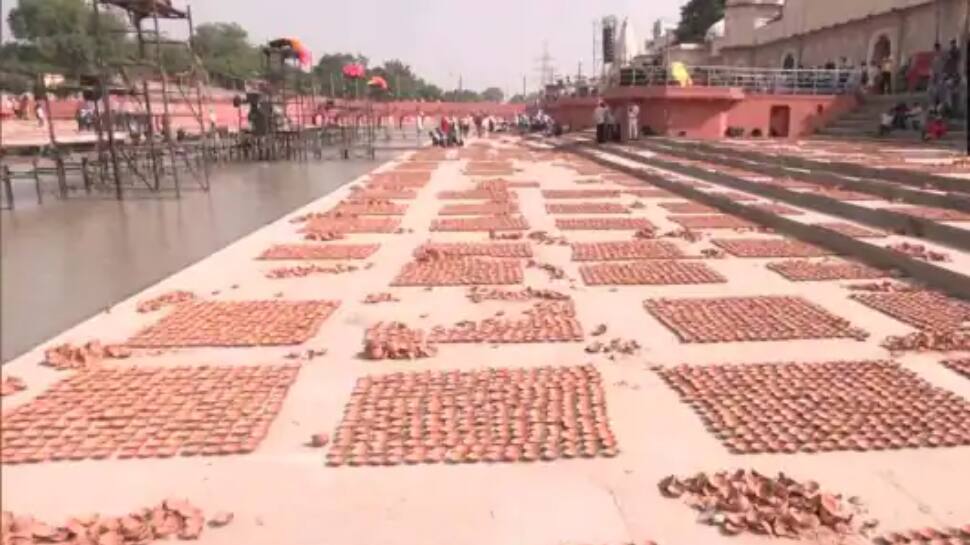 Ayodhya set to light 18 lakh &#039;diyas&#039; today, PM Narendra Modi to attend historic event