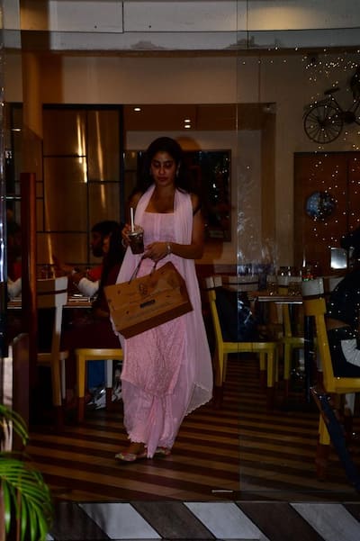 Janhvi Kapoor steps out for coffee date