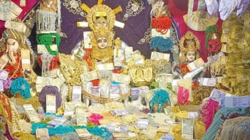 Diwali 2022: Devotees get notes, GOLD and silver as PRASAD, visit the most special temple of Maa Lakshmi HERE