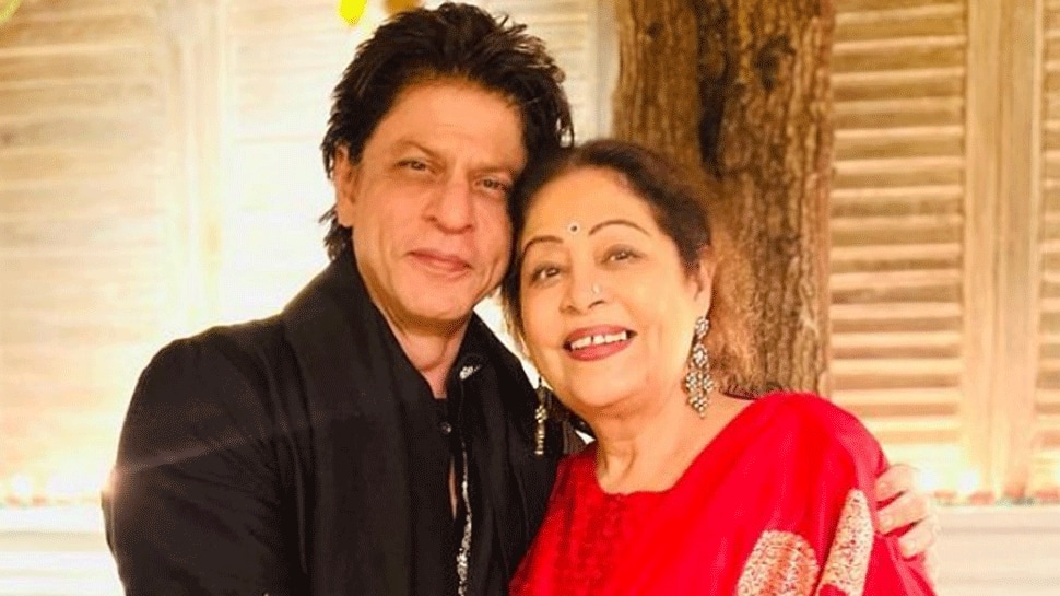 Kirron Kher shares picture with Shah Rukh Khan from Amitabh Bachchan&#039;s Diwali bash: PHOTO