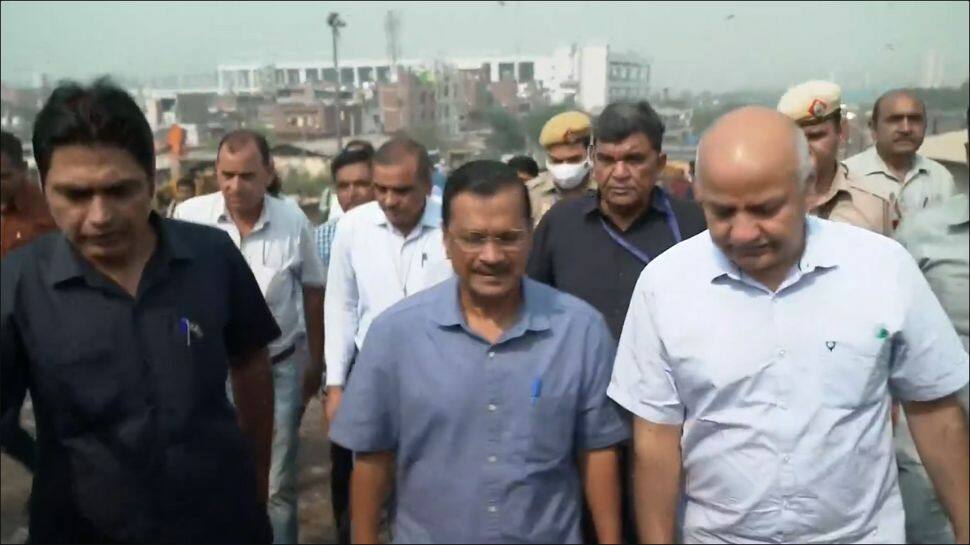 &#039;Garbage mountains in Delhi due to BJP&#039;s bad deeds, corruption in MCD&#039;: Arvind Kejriwal at Ghazipur landfill site