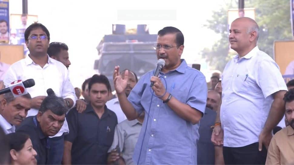 &#039;MCD polls will be fought on garbage issue, will clean Delhi in 5 yrs if AAP wins&#039;: Arvind Kejriwal