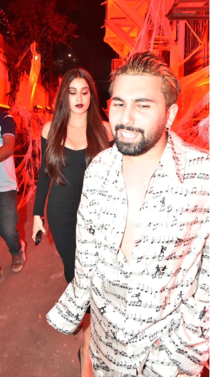 Janhvi Kapoor Posing With Rumoured Boyfriend