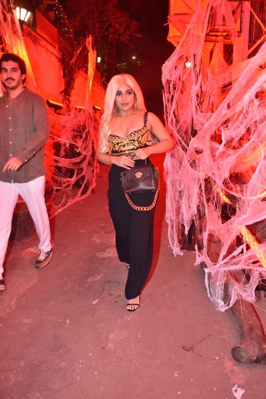 Samiksha Pednekar at Halloween bash