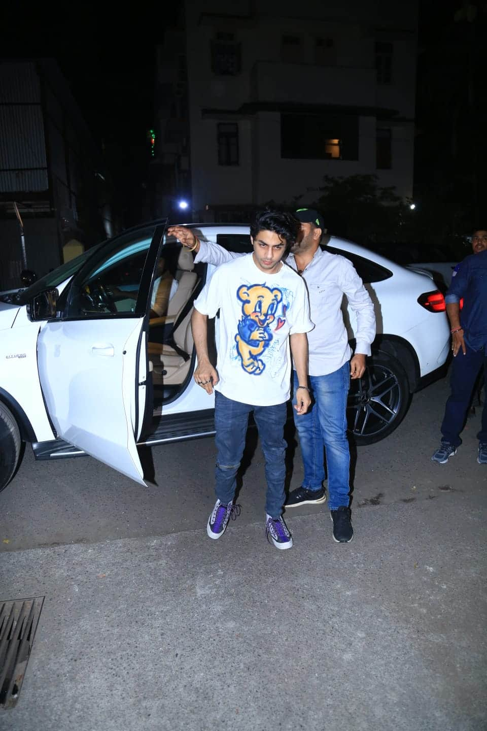 SRK's son Aryan celebrates Ananya's birthday 