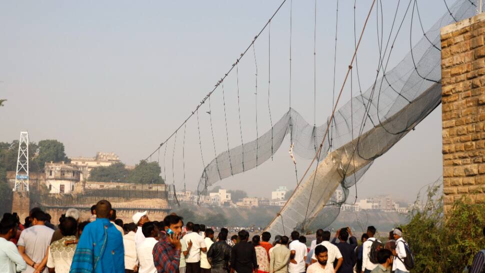 Morbi suspension bridge had reopened 5 days back after renovation; lacked &#039;fitness&#039; certificate