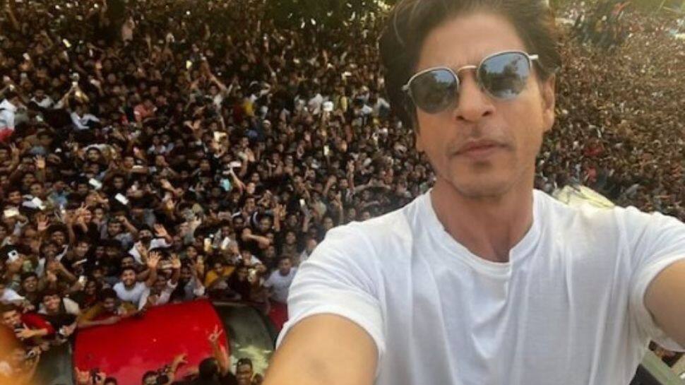Shah Rukh Khan greets his fans, clicks birthday selfie with them outside Mannat- PIC INSIDE