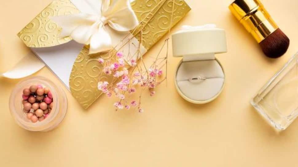 Looking for gift ideas for new couples? Here are the top 5 ideas for this wedding season