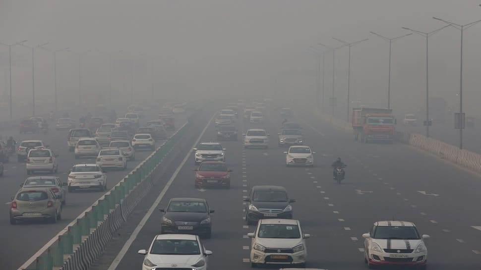 Parents demand shutting of schools as Delhi&#039;s air quality becomes &#039;hazardous&#039;, AQI exceeds 450