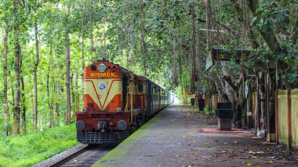 Vallapuzha Railway Station - Kerala