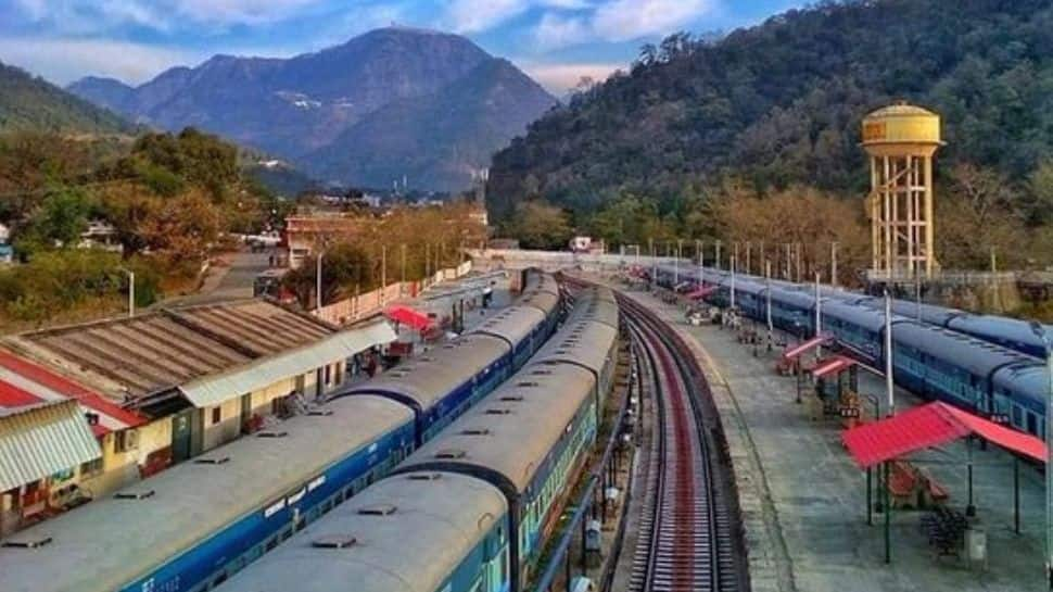 check-india-s-6-most-greenest-railway-stations-himachal-pradesh-to