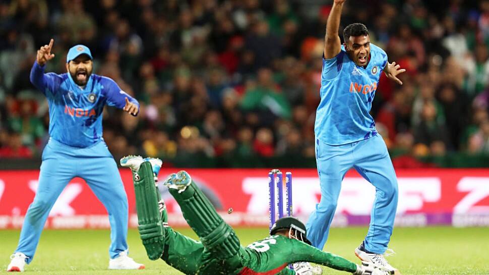 T20 World Cup 2022: Ravichandran Ashwin give CHEEKY reply to Harbhajan Singh and others after being caught sniffing jersey, WATCH