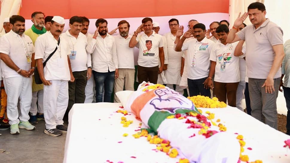 Congress leader carrying tricolor in &#039;Bharat Jodo Yatra&#039; DIES of heart attack; Rahul Gandhi expresses GRIEF- PICS