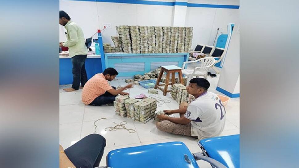 Jharkhand I-T dept seizes Rs 2 cr in cash, Rs 100 cr unaccounted transactions 