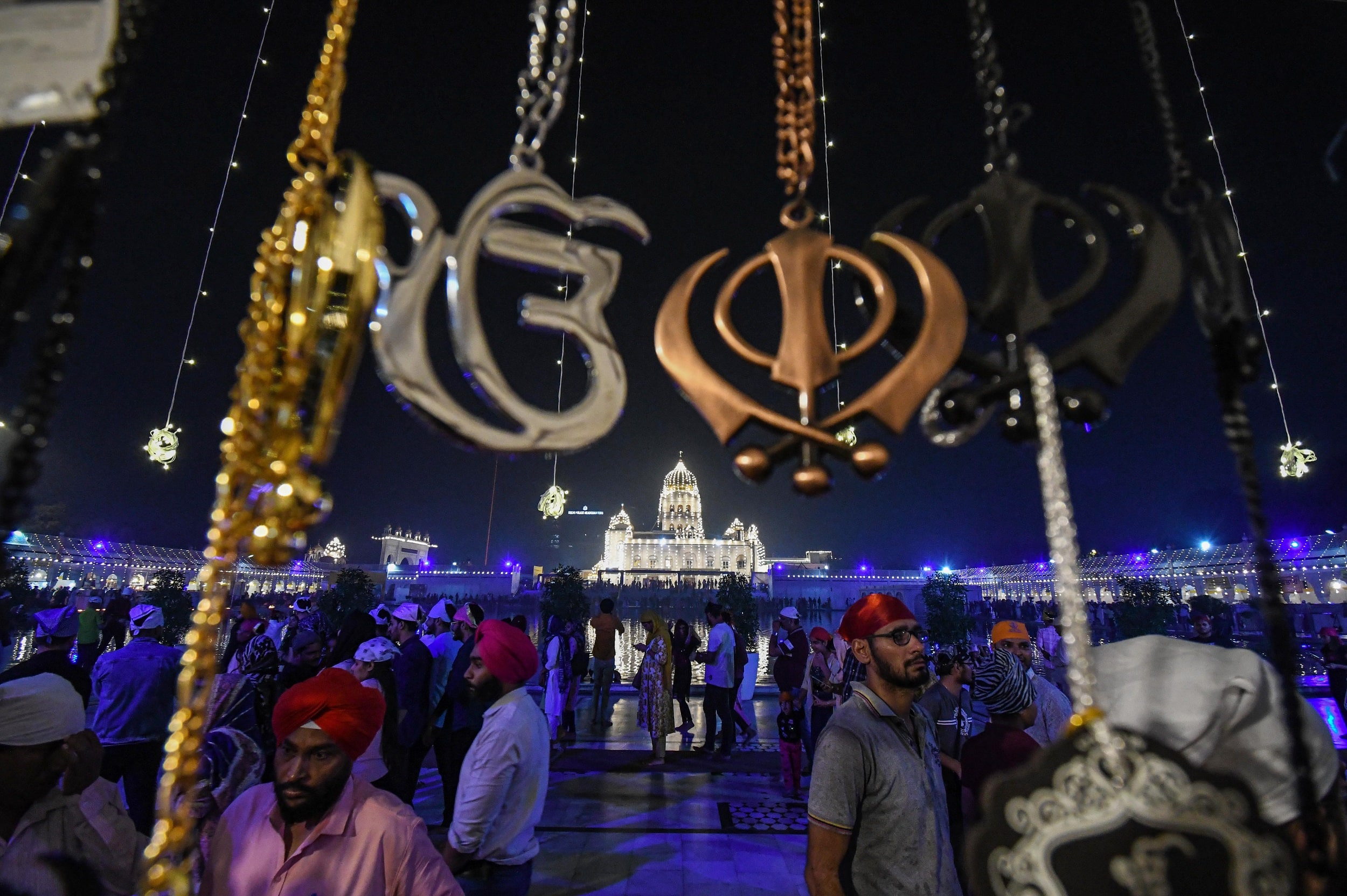 Bangla Sahib in Delhi illuminated on the occasion of Gurunanak Jayanti