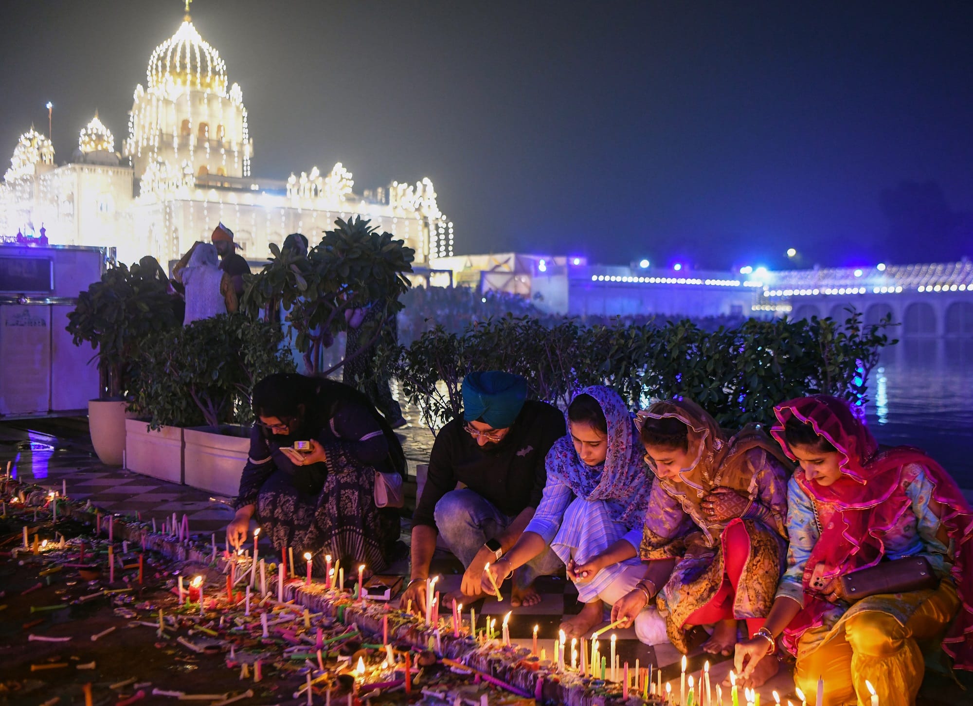 Gurunanak Jayanti 2022: People light candles at Bangla Sahib Gurudwara in Delhi